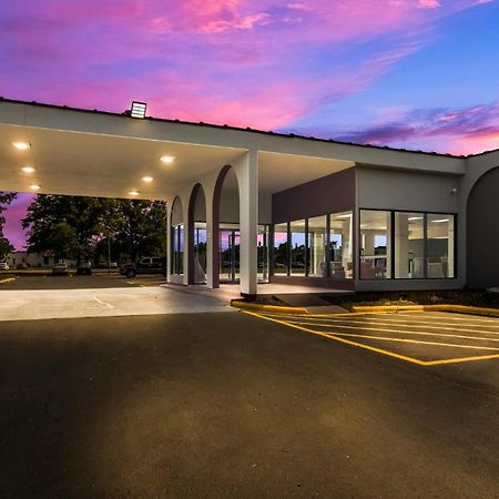 Hometowne Studios By Red Roof And Conference Center Chicago - N Aurora Naperville North Aurora Екстериор снимка