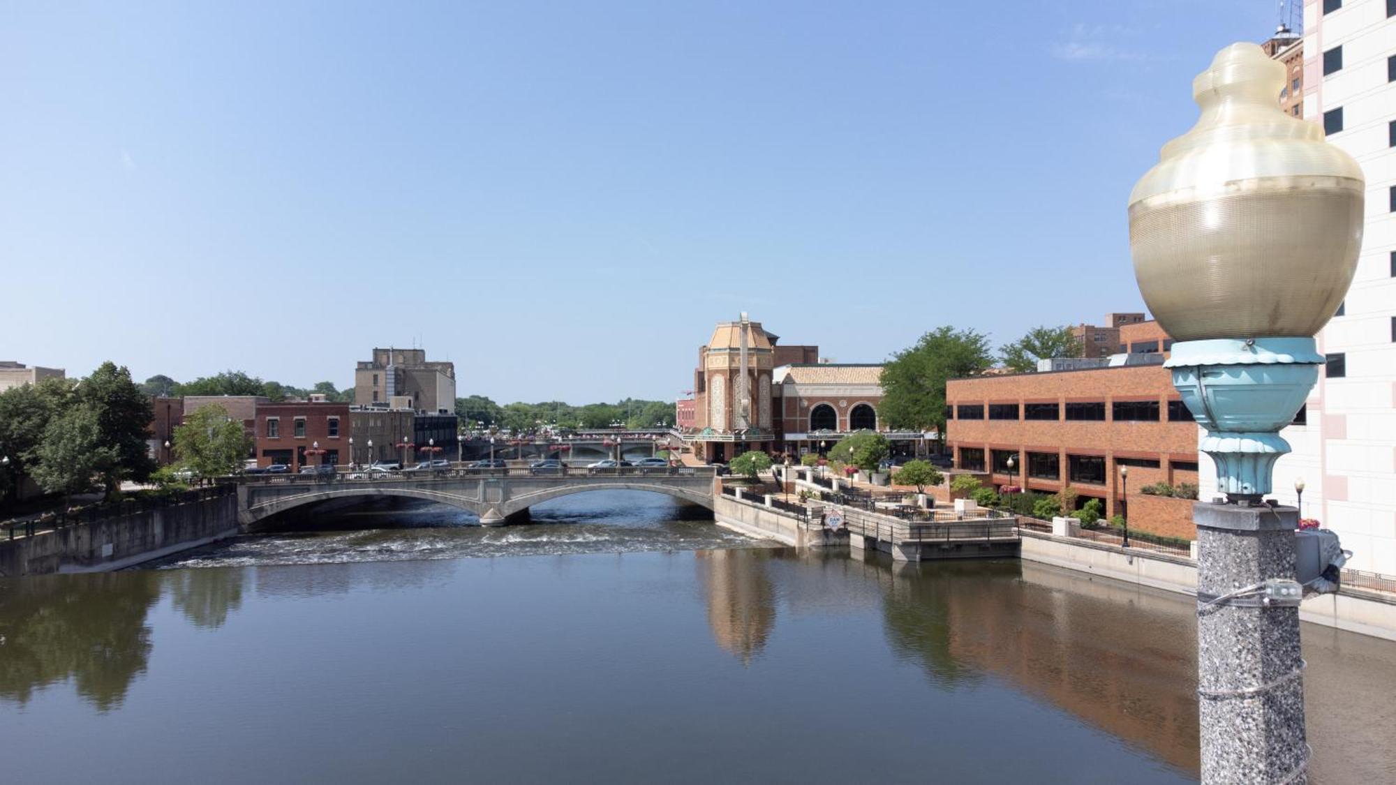 Hometowne Studios By Red Roof And Conference Center Chicago - N Aurora Naperville North Aurora Екстериор снимка